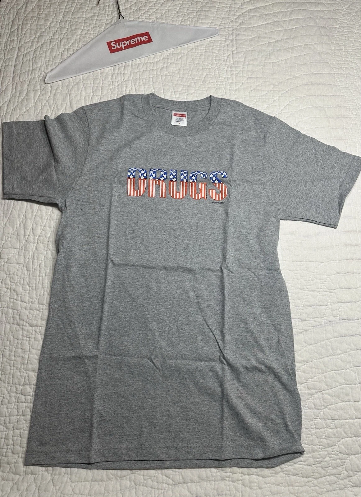Tee shirt Supreme Drugs / Neuf taille S FW24