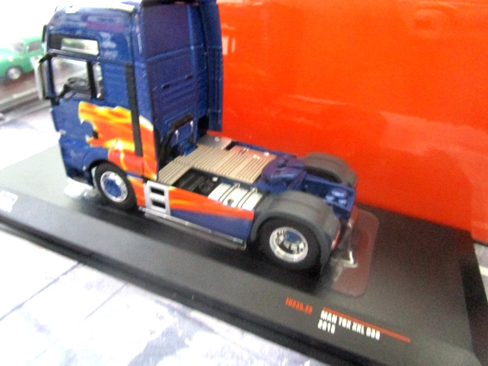 MAN TGX XXL blau Dekor 2020 LKW Truck Camion Zugmaschine TR235 IXO 1:43 - Bild 3 von 4