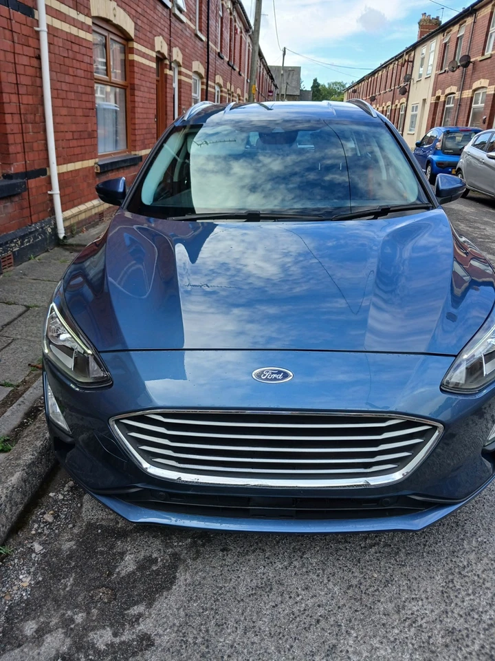 Ford Focus EcoBoost hybrid - Image 1 of 4
