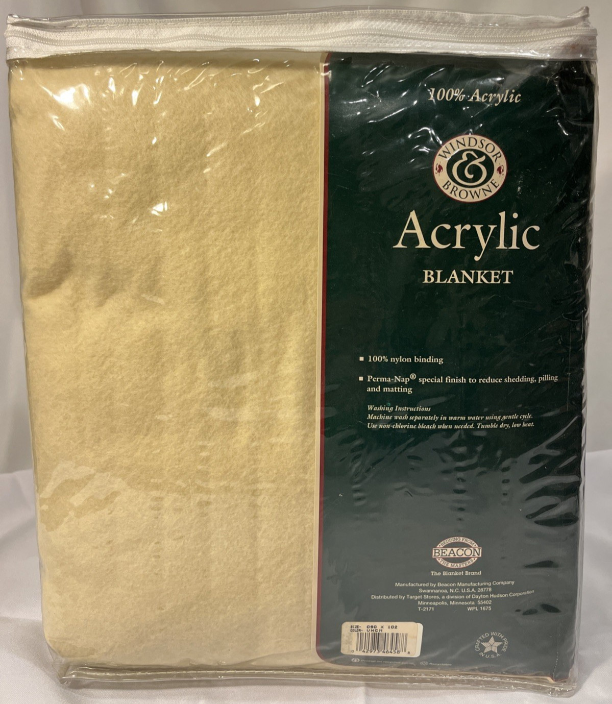 Windsor & Browne 100% Acrylic Queen King Size 90x102 Blanket Off White thumbnail 2