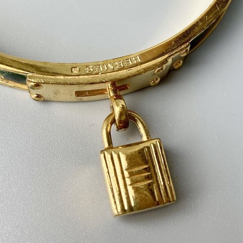 HERMES Kelly grüner Leder Armreif Armband mit Vorhängeschloss Hardware - Bild 9 von 10