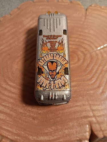 Hot Wheels Designs Surfin School Bus - Picture 4 of 7