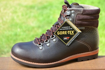 clarks trekking shoes