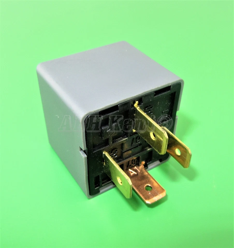 52-Kia (1995-2010) Multi-Use Grey 4-Pin Relay 0K53A67740 Deco / Kia Motors - Image 2 of 4