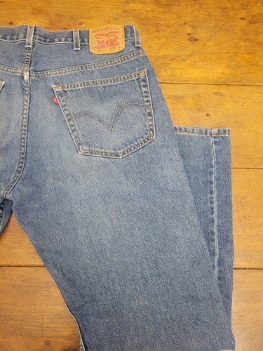 Jeans Levis 505 Hombre Talla 38X32 Azul Denim Lavado Medio Calce Relajado De Colección Y2K - Imagen 7 de 10