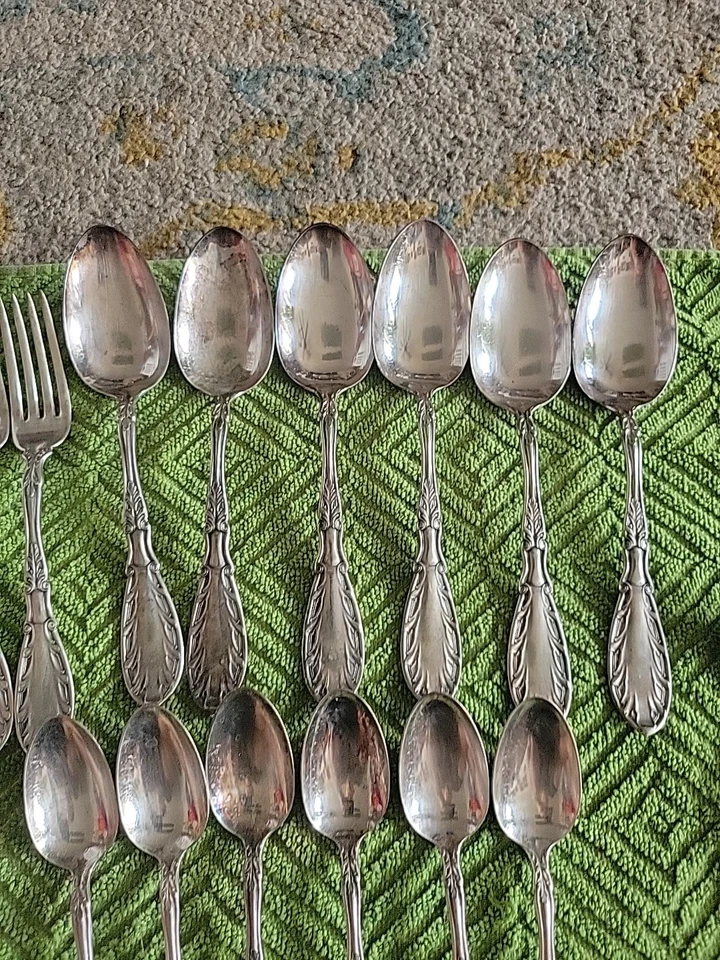 Antiguo juego de plata 1881 Rogers A1 La Vigne para 6, 20 piezas Foto 3 de 4