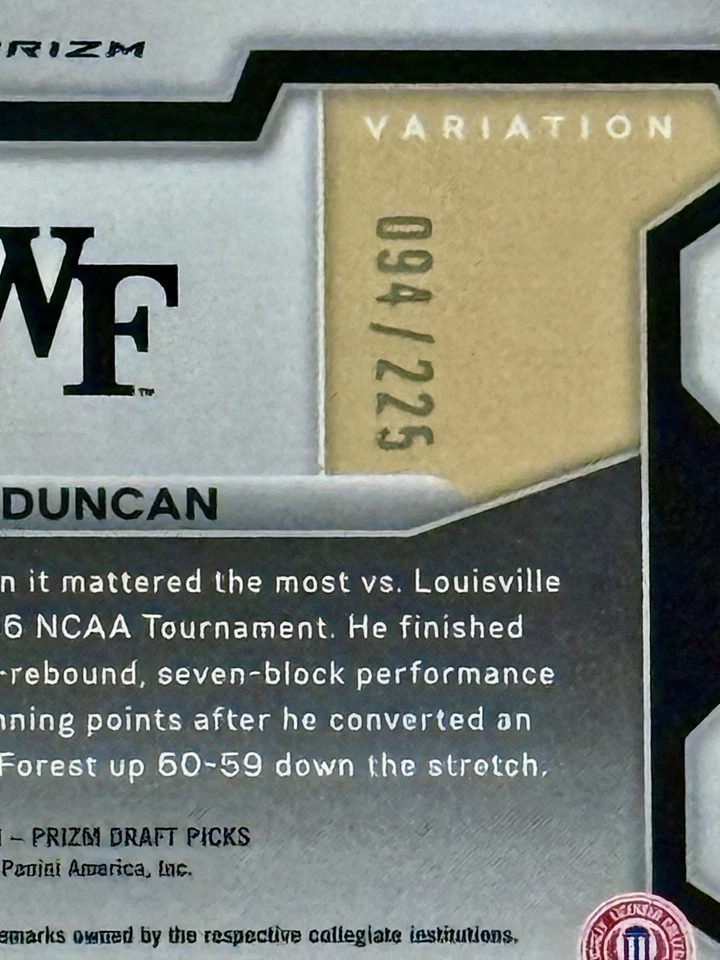 Selecciones de draft Panini Prizm 2024 #63 Tim Duncan Red Pulsar Prizm Variation/225 Foto 4 de 4