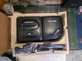 Sega CD Model 2 Console w/Genesis 2 Console w/Sewar Shark-CIB PLUS!! TESTED!