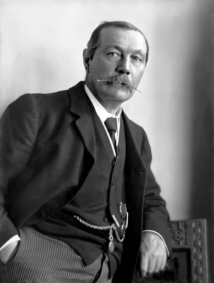 SIR ARTHUR CONAN DOYLE in 1914 - British Author - 5 x 7 inch Photo