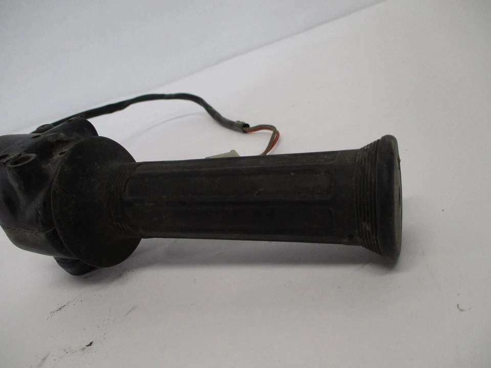 79 YAMAHA XS400 2F INTERRUPTOR DE PARADA DEL ACELERADOR DERECHO Foto 4 de 4