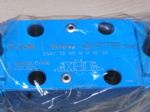 NEW - EATON 02-109047 Vickers DG4V 3S 6C M U H5 60 Solenoid Valve original box - Picture 3 of 12