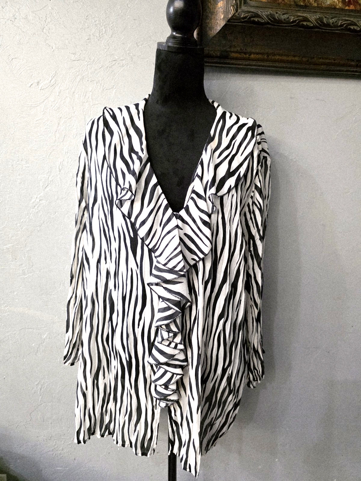 Maggie Barnes Women's Ruffles Blouse Size 3X 26/28W  Black And White