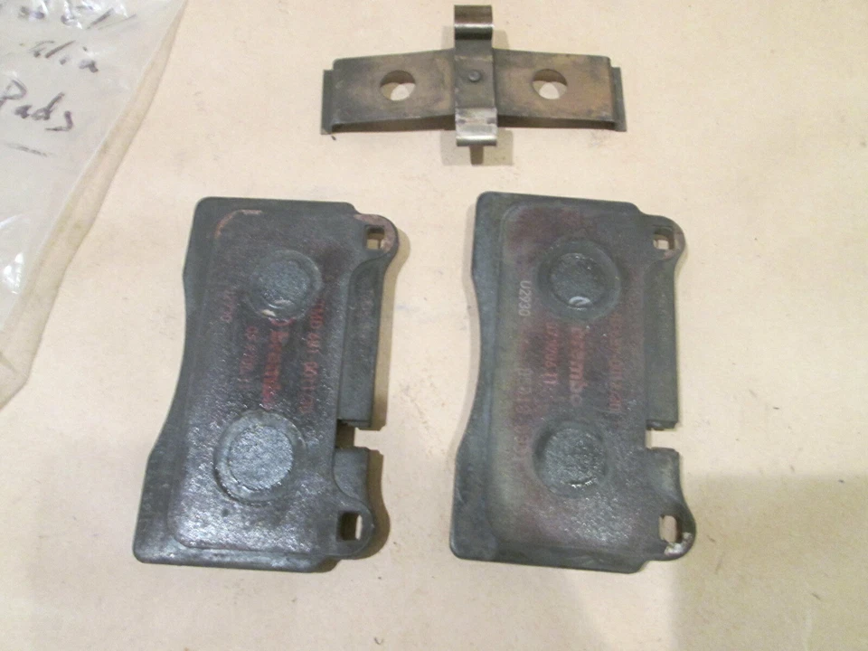 Ferrari 458 Italia  - Rear Carbon Ceramic Brake Pads With Spring - P/N 70002811 - Image 3 of 4