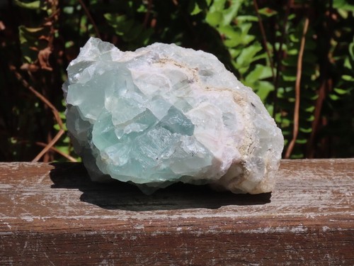 Trozo de cristal de fluorita áspero y crudo 383 gramos de México curación verde natural - Imagen 7 de 13