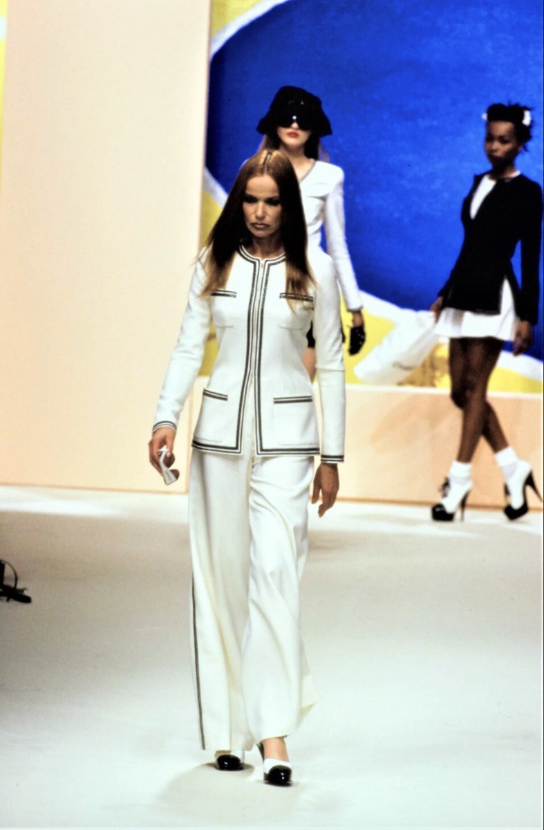 【芸能人着用♪新作】CHANEL 2025SS キャップ ブラックホワイト 芸能人着用♪新作】CHANEL 2025SS キャップ ブラックホワイト