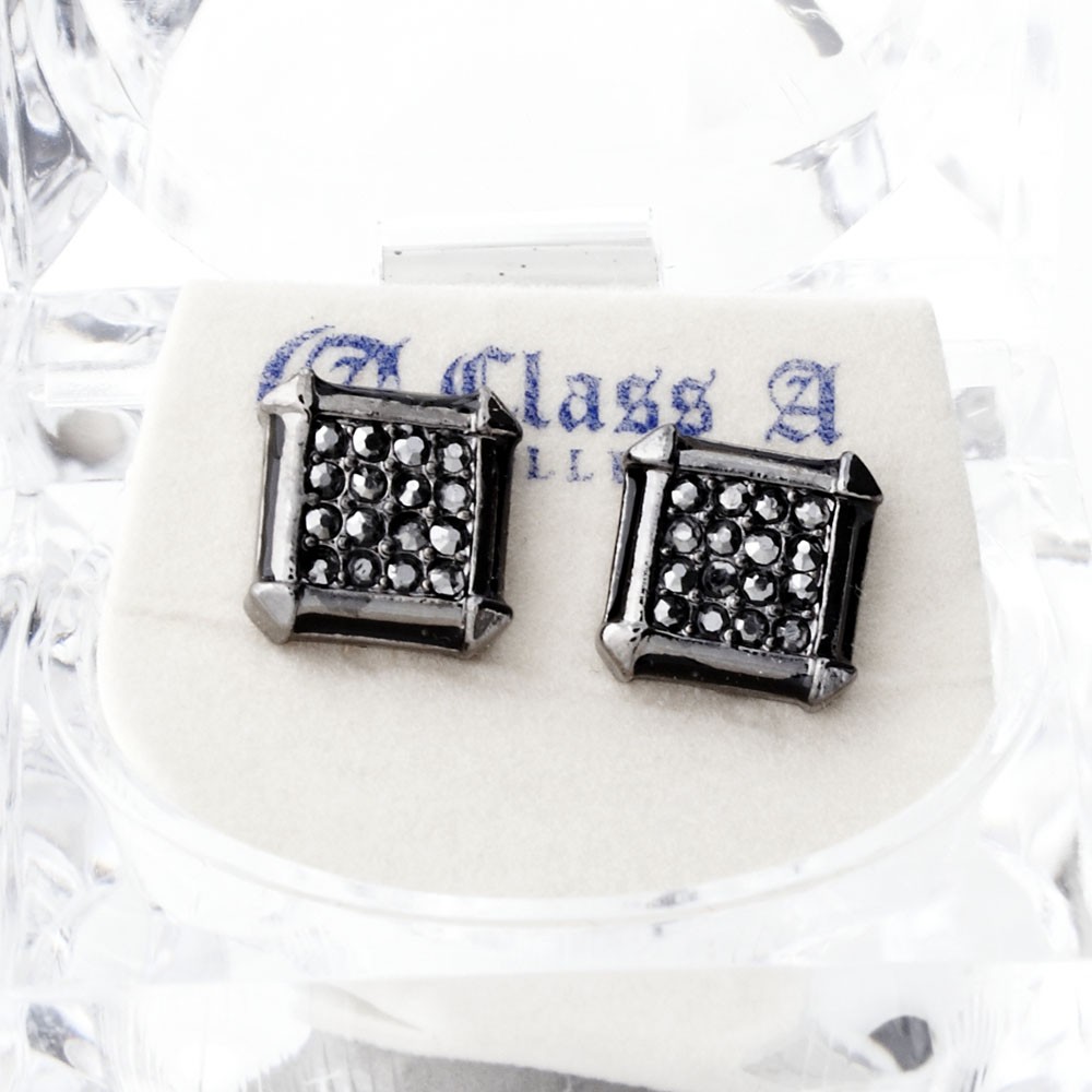 Черные побрякушки обледенели на ПЛОЩАДИ ВЫМОЩЕННОЙ ПЛИТКОЙ 1990₽