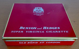 Blechschachtel Zigaretten Benson and Hedges
