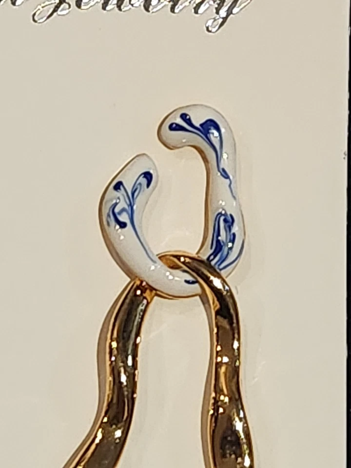 NUEVO CON ETIQUETAS Pendientes Largos Colgantes Metálicos Esmalte Porcelana Azul Blanco Retro Tono Dorado Foto 2 de 4