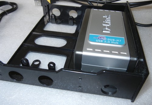 D-link 7 Port Hub Mounted into Startech 3.5" to 5.25" Front Bay Bracket w/cables - Picture 5 of 7