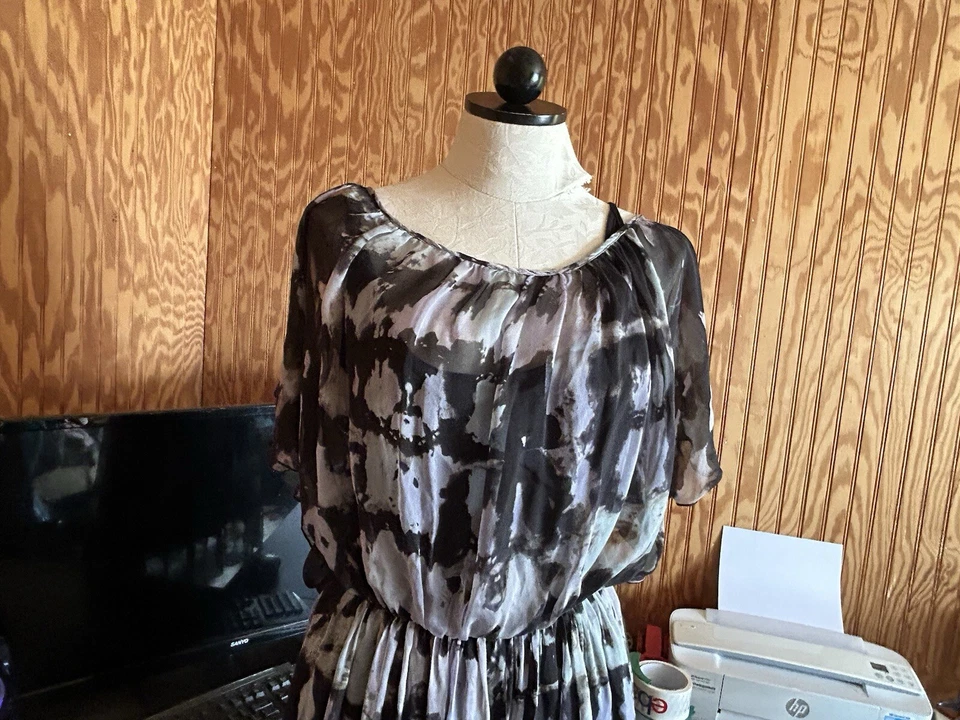 Vestido Akiko de seda preto cinza fada gótico fluido tamanho P cintura alta mini - Imagem 3 de 4