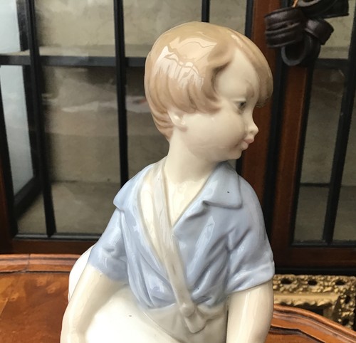 Large Vintage Nao Lladro “I'm not moving” Boy & Goat Figurine 9” X 7.5” X 4.5” - Picture 8 of 12