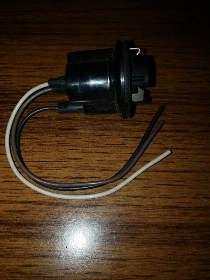 NOS GM 8909908 ENCHUFE CON LÁMPARA DE RESPALDO Para 71 Buick LeSabre/ELECTRA/Centurion Foto 2 de 3