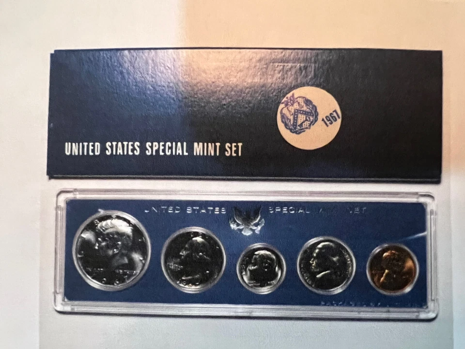 1967 UNITED STATES MINT SPECIAL MINT SET WITH ORIGINAL GOVERNMENT PACKAGING. - Image 4 of 4