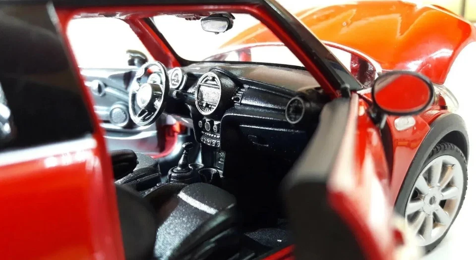 Mini Cooper One Hatch 2014 Red BMW Welly Very Detailed 1:24 Scale Diecast Model - Image 3 of 4