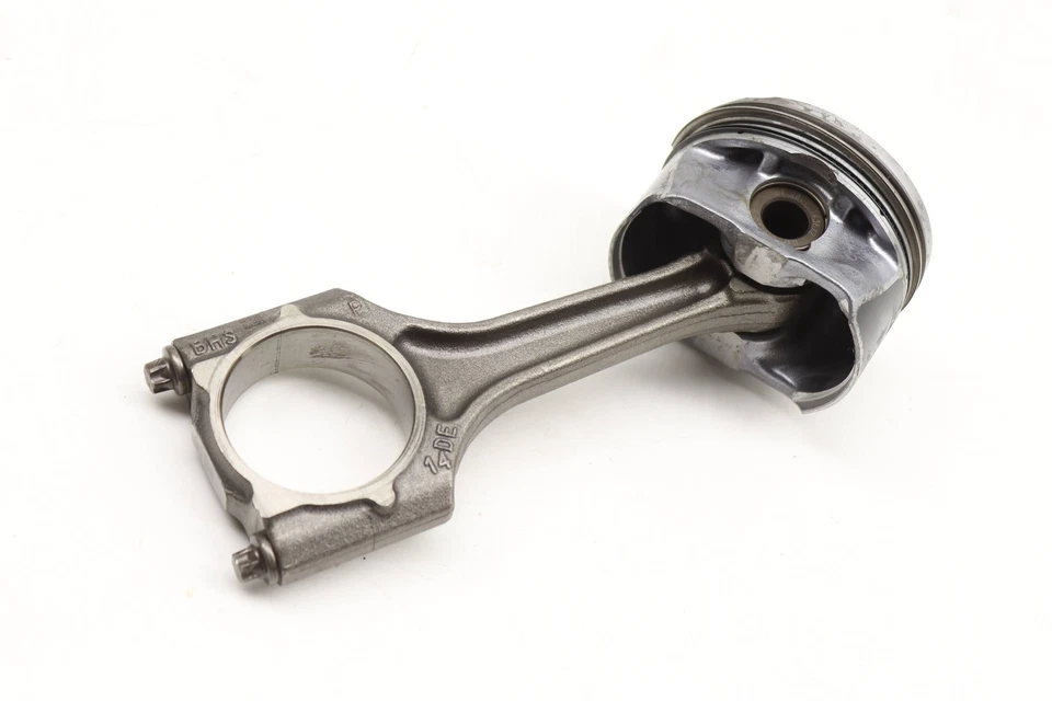 AUDI A3 QUATTRO 2017-2020 2,0 L - pistón con varilla de conexión 06K107065CC Foto 2 de 4