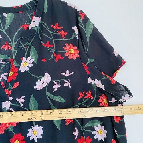 Torrid Floral Short Sleeve Top 4X Black Red V-neck Short Sleeve Relaxed Summery - Picture 3 of 6
