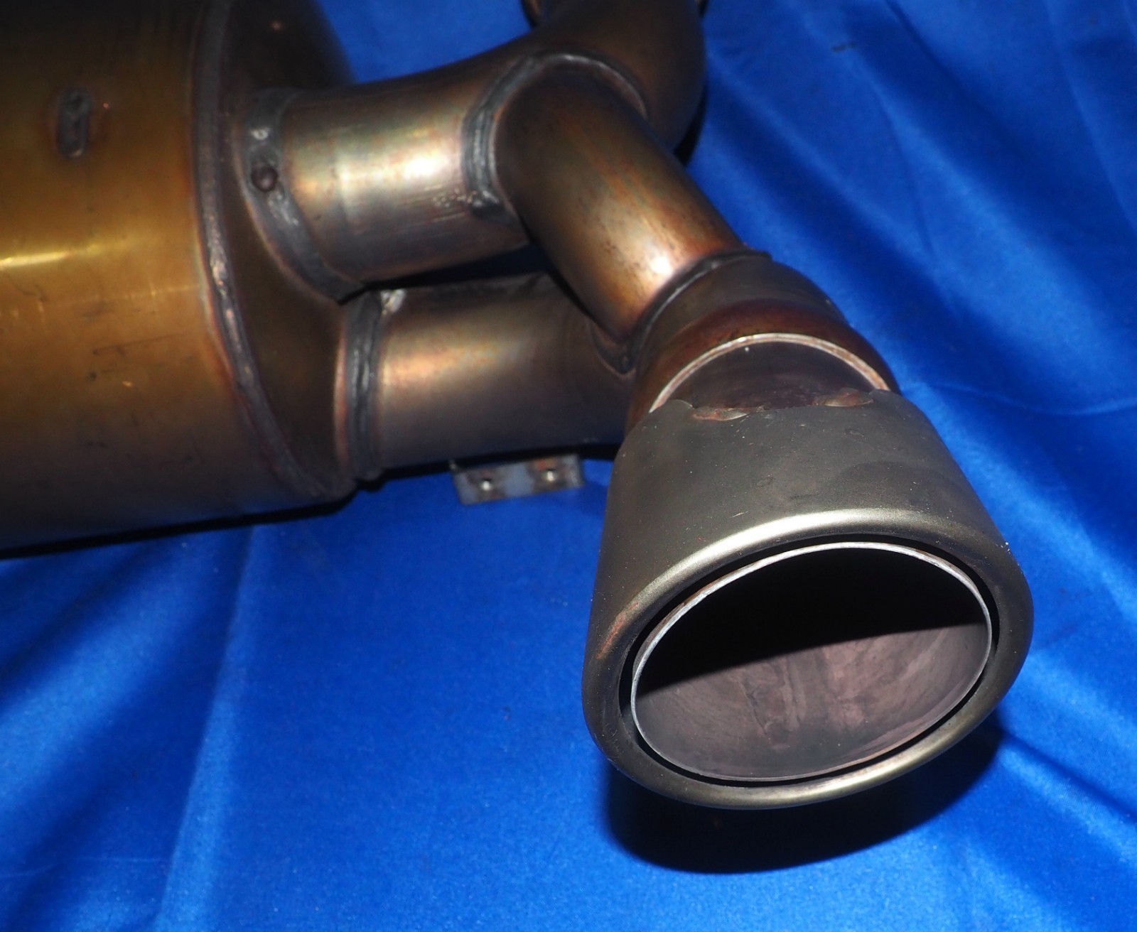 2017-2020 McLaren 720S Rear Exhaust Pipe Muffler Assembly W/Tips OEM Nice Shape!