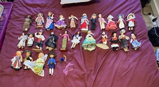 Lote de 26 muñecas de plástico vintage etc.