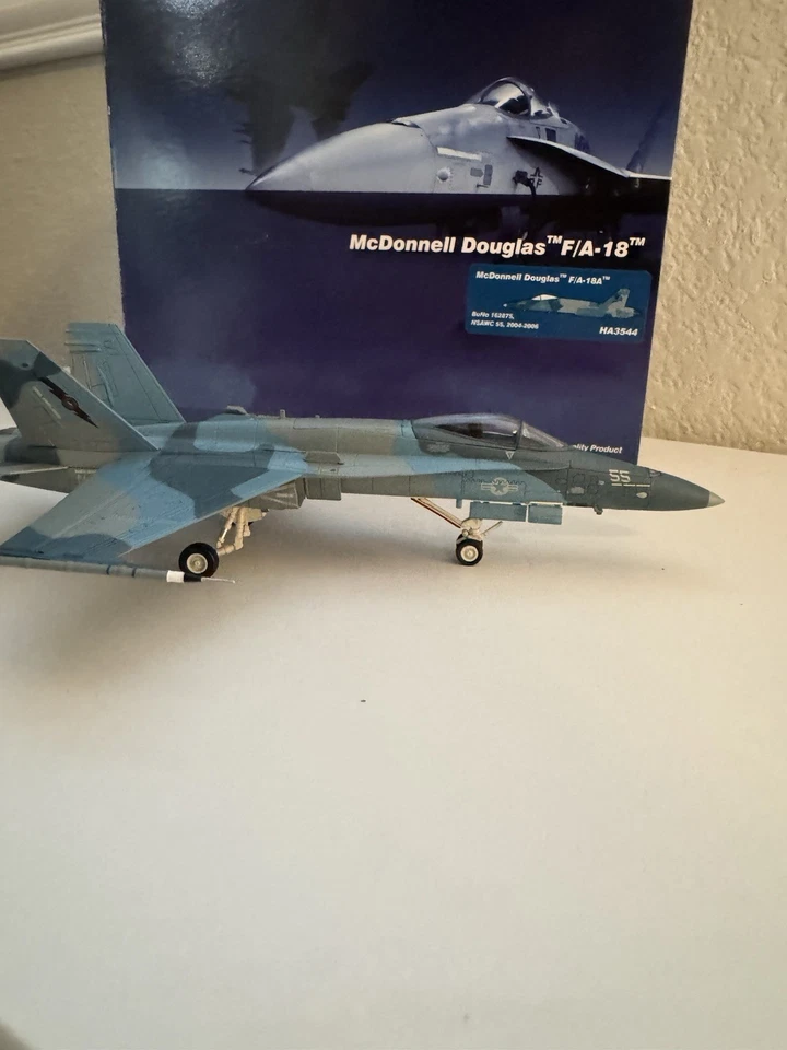 Hobby Master 1/72 HA3544 F/A-18A Hornet USN NSAWC, #55, NAS Fallon Foto 3 de 4