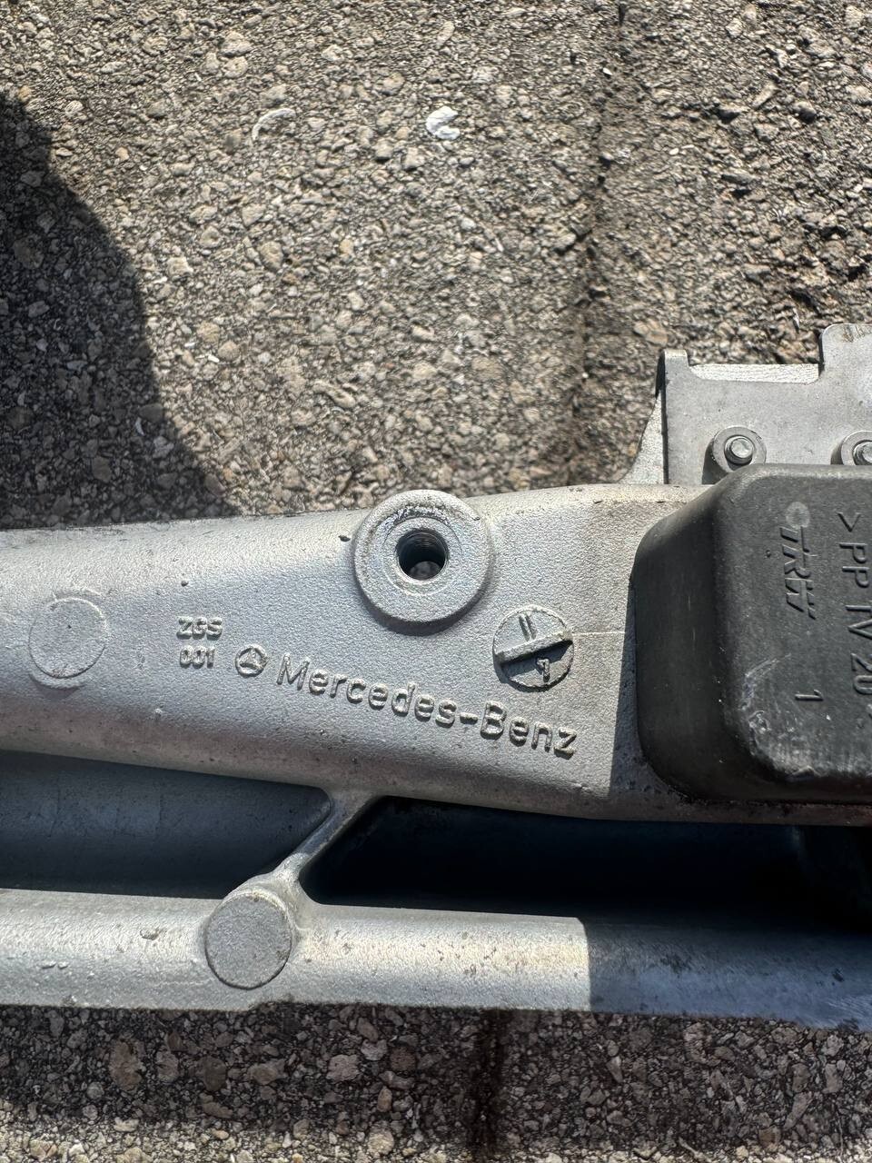 01-09 Mercedes CLK350 CLK 550  C350 Front Engine Subframe Cradle Sub Frame OEM