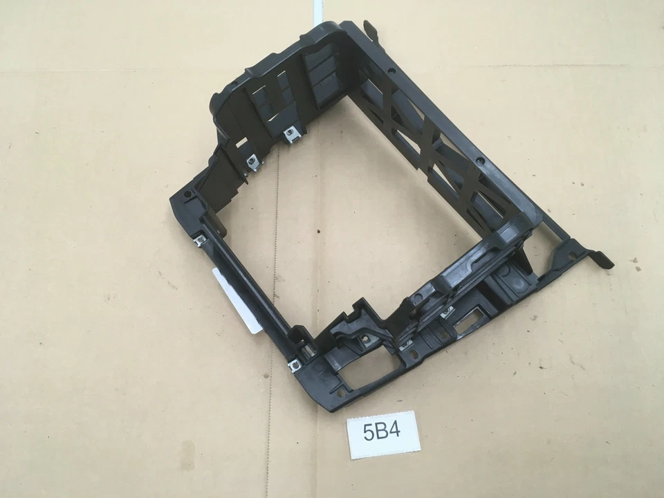 2008-2010 BMW 535xi 528 E60 RÁDIO/SUPORTE DE MOLDURA ESTÉREO SUPORTE DE QUADRO FABRICANTE DE EQUIPAMENTO ORIGINAL. - Imagem 3 de 4