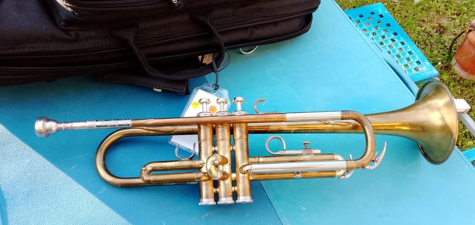 Tromba Yamaha YTR 2320 , slaccata RAW brass - Imagen 2 de 4