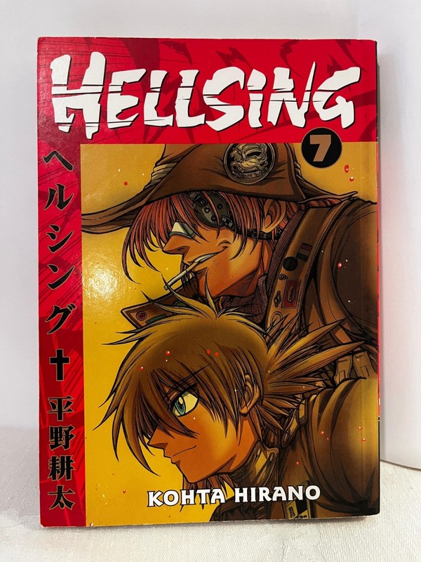 Hellsing by Kohta Hirano Vol. 7 Paperback (English) - First Edition (Sept 2005)