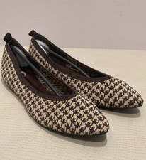 Journee Collection Karise Flat