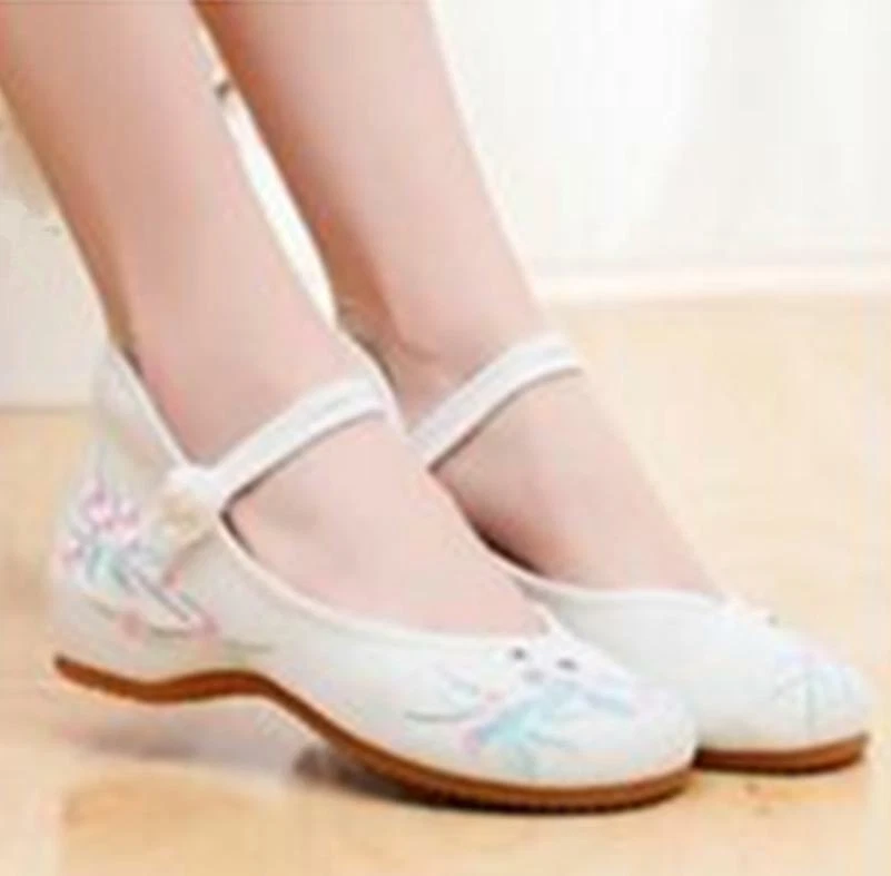 Chinese Old Beijing Women Casual Shoes Embroidered Cloth Shoes Dance shoes - Image 2 of 4