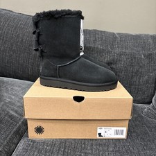 NWT UGG BAILEY SUEDE BOW BLACK BOOTS SIZE 6 W/1153475