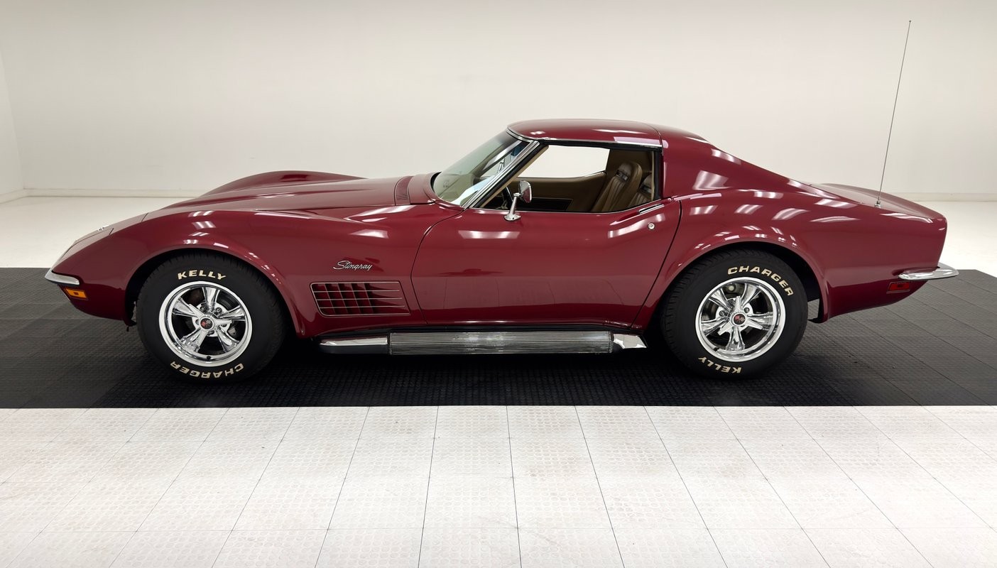 1970 Marlboro Maroon Metallic Chevrolet Corvette   | C3 Corvette Photo 3
