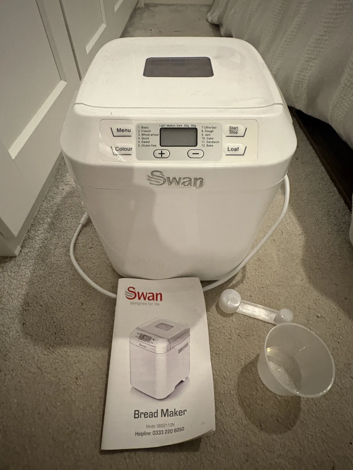 Swan SB22110N Bread Maker Automatic Machine 12 Programs White Measuring cups