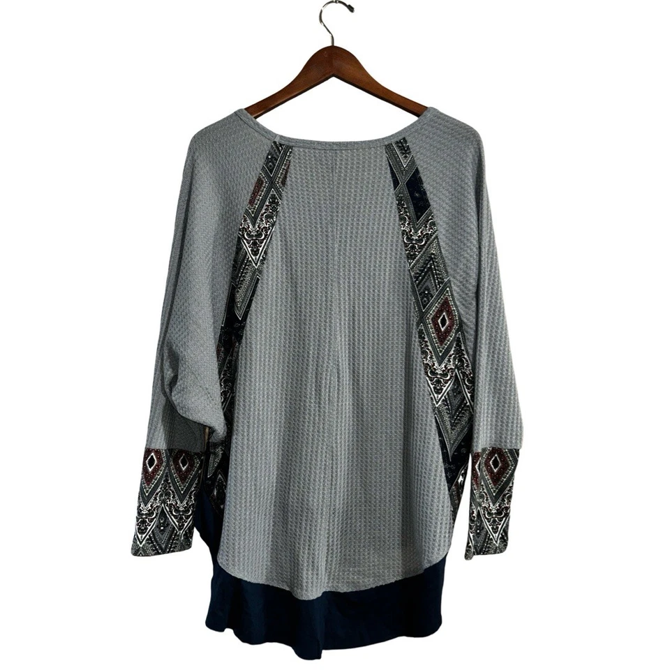 Top para mujer Umgree talla mediana/grande de gran tamaño gris azul marino estampado geométrico cachemir Foto 3 de 4