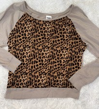 PINK Victoria s Secret S Long Slv. Leopard Front Tee. Classic, Cute