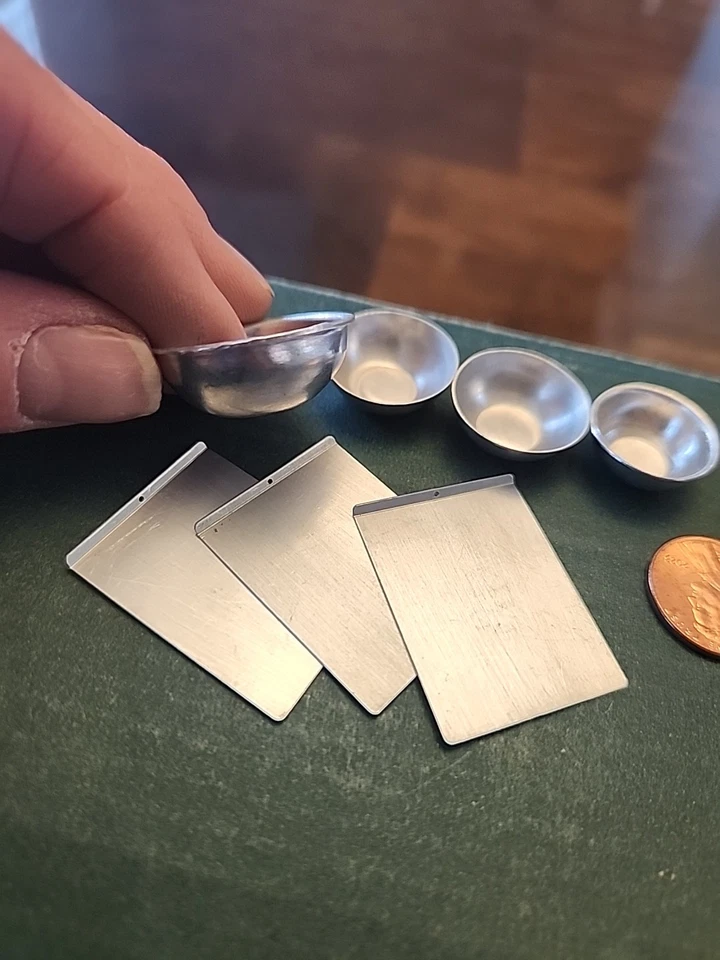 Lote de utensilios para hornear T&E Brownawell vintage escala 1:12 - hojas para hornear y cuencos mezcladores Foto 2 de 4