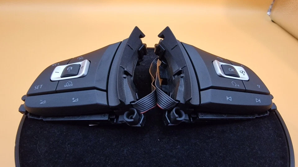 VOLKSWAGEN VW MK7 Steering Wheel Buttons 5G0959442N OEM NEW Amarok Touareg - Image 4 of 4