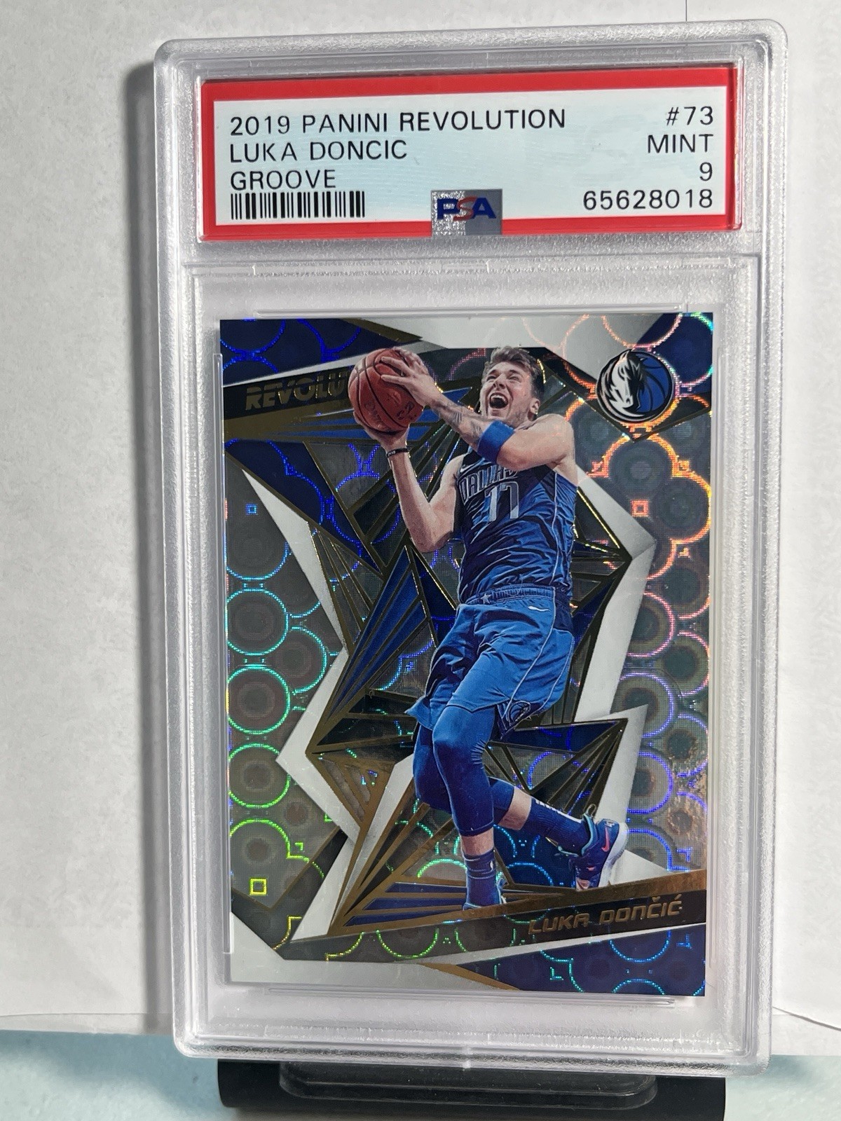 2019 PANINI REVOLUTION LUKA DONCIC #73 GROOVE PSA 9 MINT💎