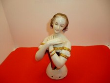 LARGE AND SUMPTUOUS HALF DOLL PORCELAIN D' AELTESTE VOLKSTEDTER.