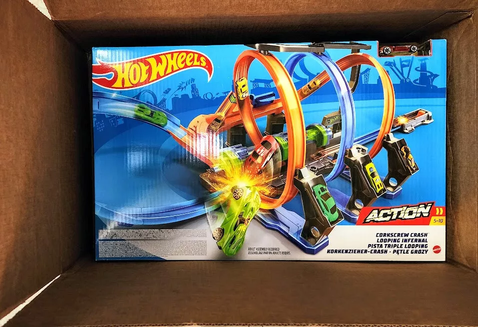  Hot Wheels Track Set and Toy Car, Large-Scale Motorized Track  with 3 Corkscrew Loops, 3 Crash Zones and Toy Storage ( Exclusive) :  Toys & Games