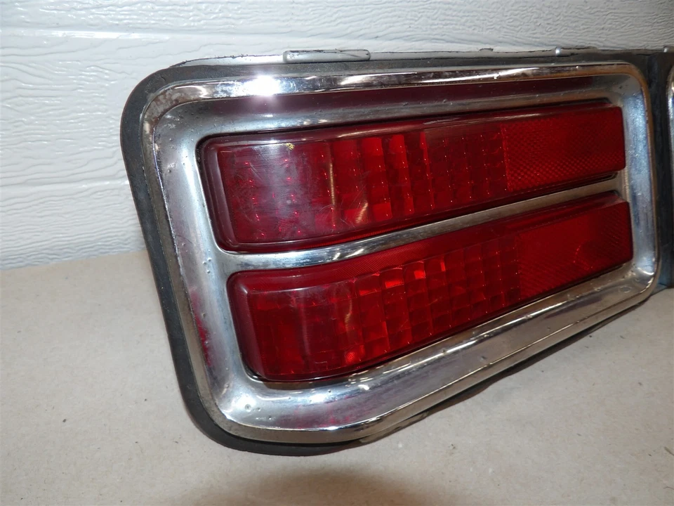 1973 PONTIAC BONNEVILLE CATALINA 2 & 4 PORTAS LH CONJUNTO DE LANTERNA TRASEIRA PARA MOTORISTA - Imagem 2 de 4